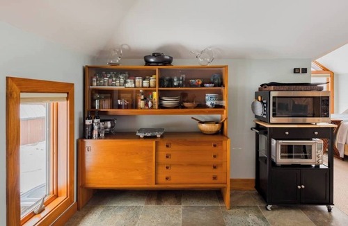 Moretown House | Peaceful luxurious retreat with stunning mountain views & nearby skiing/hikes!