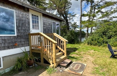 Brunswick Cottage | Peaceful Waterfront Cottage in Midcoast Maine Near Bowdoin College, Harpswell and other coastal t.