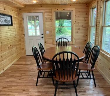 Belgrade House | Perfect Maine Getaway in a Newly Renovated Cabin!