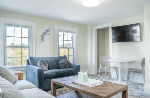 Hampton Hotel | Perfect second floor beachside family suite!