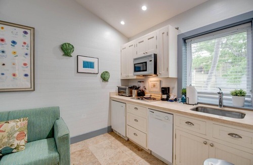 Uptown - Upper Duval Apartment | Pescado Penthouse | Vibrant Retreat on Duval
