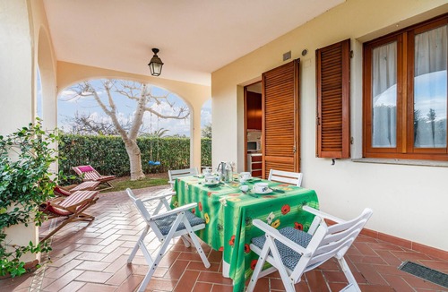 San Vincenzo House | Pet friendly home in San Vincenzo -LI- with house sea view