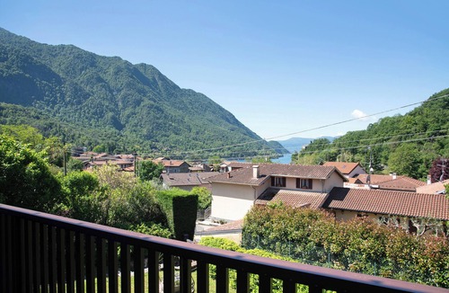 Castello House | Pet-friendly Holiday Home "Villa Olga Lago Maggiore" with Garden & Balcony