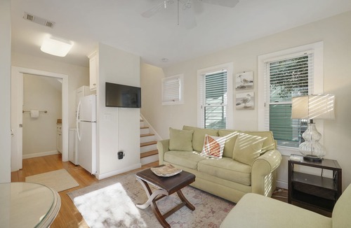 Seaside House | Pet Friendly In Seaside - 3 Houses to Beach, Guest Home + 2 Adult Bikes!