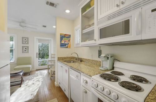 Seaside House | Pet Friendly In Seaside - 3 Houses to Beach, Guest Home + 2 Adult Bikes!
