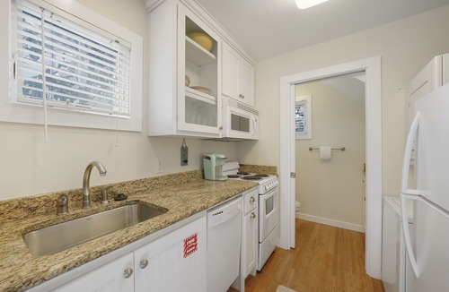 Seaside House | Pet Friendly In Seaside - 3 Houses to Beach, Guest Home + 2 Adult Bikes!