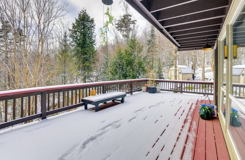 Montgomery Center House | Pet-Friendly Home w/Deck: 4 Mi to Jay Peak Resort