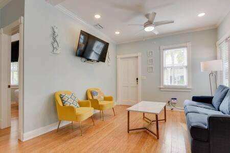 Downtown Apartment | Poolside Suite