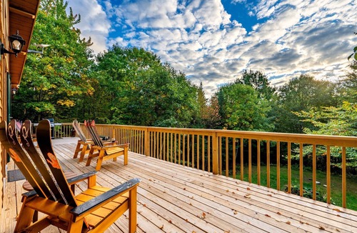 Bethel Cabin | Private dog-friendly lodge with hot tub, mountain views, and fenced-in yard