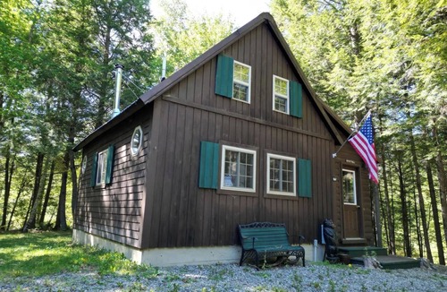 Lincoln Cabin | Quaint 1 Bedroom/1 Bath streamside Timber Frame cabin minutes from Lincoln, ME.