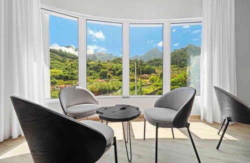Sao Vicente House | Quarto Duplo Deluxe com Varanda Q3