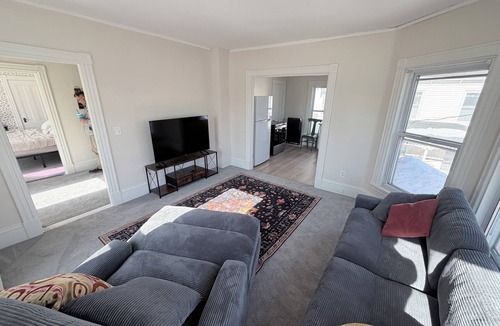 Bangor Apartment | Quiet Private 2 Bedroom Apartment