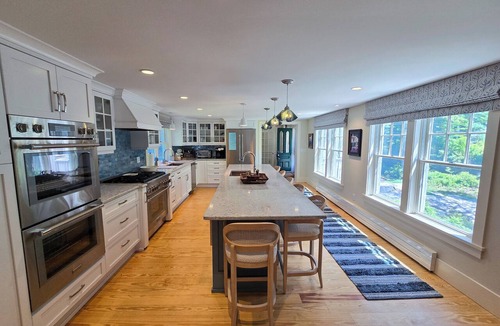 Southport House | Raven Haven: A luxurious 6-bedroom waterfront retreat in stunning Southport, ME.