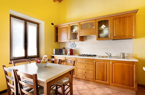 Civate Apartment | 'Residence Appartamento Londra' with Mountain View, Balcony & Wi-Fi