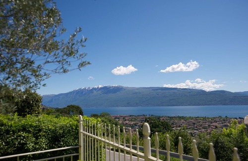 Toscolano Maderno Apartment | Residence Limoni del Rustichel: Apartment N.11 with lake view, underground parking and pool.