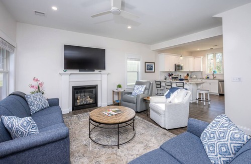 Arundel Cottage | Resort style community, heated pools, club house, game room, 15 mins to beaches.