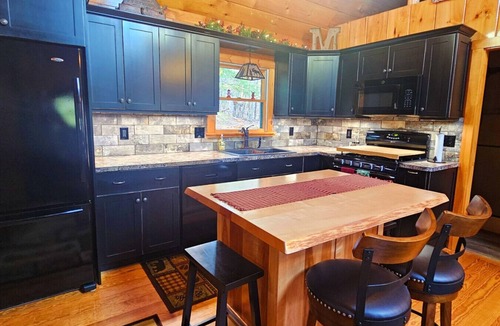 Northeast Somerset Cabin | Rockwood Retreat*Pet Friendly*Lake Access*A/C*Smart TV