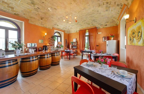 Castelletto Merli Apartment | Room 'Agriturismo Cascina Favorita - D4' with Shared Garden, Balcony and Wi-Fi