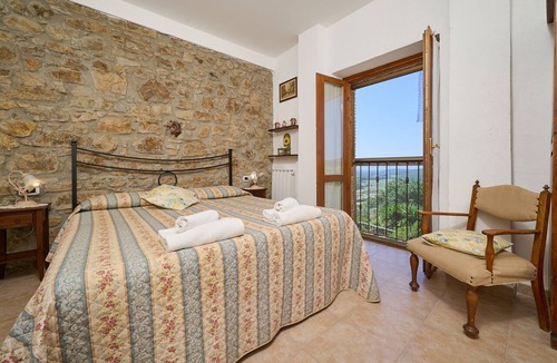 Massa Marittima Apartment | Room 'Camera 3 - Campo Ruffaldo' with Shared Pool, Wi-Fi and Air Conditioning