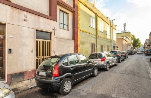 Province of Cagliari Apartment | Room 'Camera Matrimoniale Con Bagno' with Shared Terrace, Wi-Fi and Air Conditioning