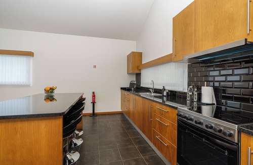 Estreito da Calheta Ski Chalet | Rosas House, tranquil house, 2 BR, 3 bathrooms with Jacuzzi, Airconditioner & BBQ