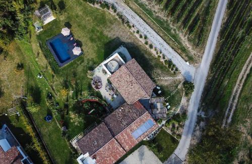 Novello Apartment | ROSTAGNI 1834 apt in villa with pool in the Barolo region