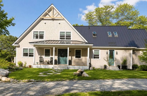 Round Pond Apartment | Round Pond Maine - Charming apartment for 4 with AC, WiFi and ocean view.