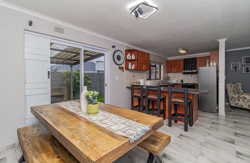 Brackenfell House | Ruby on Hamilton Superb 3-bedroom house in Cape Town perfect for your getaway