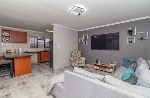 Brackenfell House | Ruby on Hamilton Superb 3-bedroom house in Cape Town perfect for your getaway