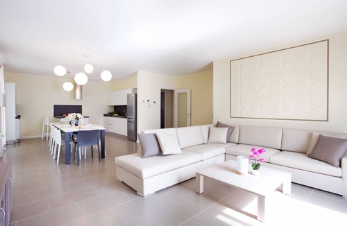 Ossuccio Apartment | Sala Comacina Residence apartment no 2 with pool and spa by Italian Apartments.