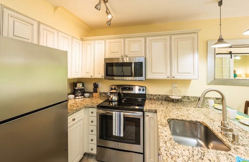 Truman Annex Condo | *SALTWATER HARMONY @ THE ANNEX* Condo & Pool + Last Key White Glove Service.