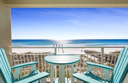 Crystal Beach Condo | Salty Dolphin - Gulf Front Oasis on Crystal Beach
