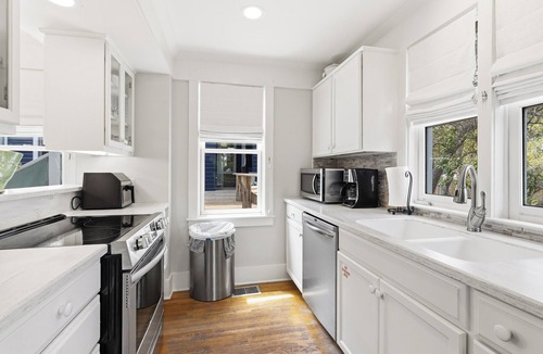 Seaside House | Seaside " Golden Lady" |2BR with Loft |Sleeps 6-8 | Next to West Family Pool!