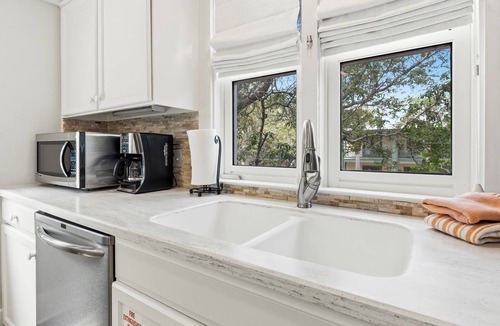 Seaside House | Seaside " Golden Lady" |2BR with Loft |Sleeps 6-8 | Next to West Family Pool!