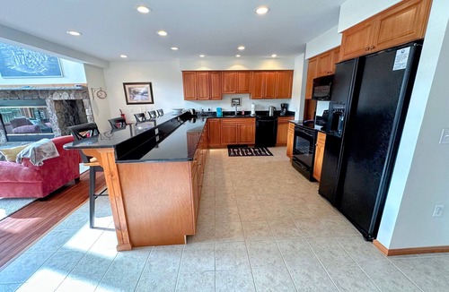 Carroll House | SH1 Spacious Bretton Woods Retreat with AC, Stunning Views and attached garage