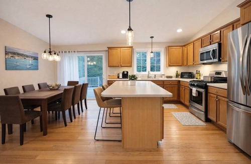 South Eliot House | Sleep up to 12, quick access to Kittery and Portsmouth, Beaches, Boat Launch