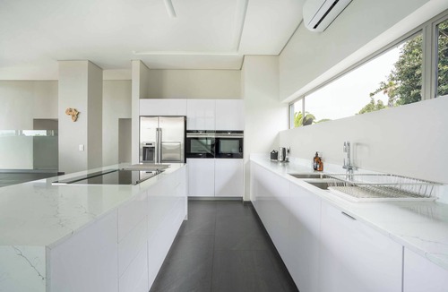 Kommetjie House | Solstice, a stone's throw from Long Beach, surfing Mecca of the Cape.