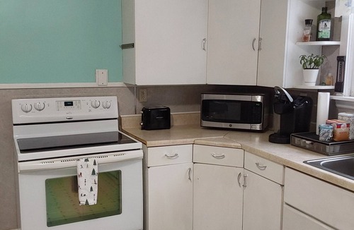 Rumford Apartment | Spacious 3-bedroom apartment near Black mnt, Sunday river, Rumford hospital.