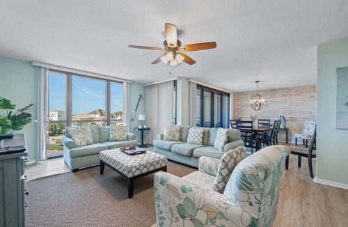 Scenic Gulf Drive Condo | Steps to the Beach, Pool, Location, Location! Great for Families and Groups