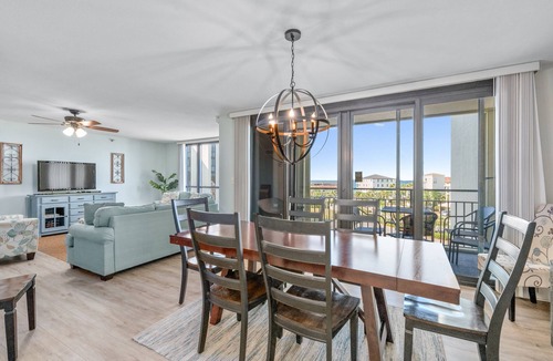 Scenic Gulf Drive Condo | Steps to the Beach, Pool, Location, Location! Great for Families and Groups