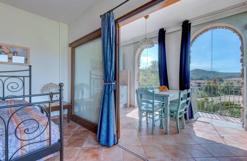Bonalaccia-Filetto Apartment | Studio Apartment 'Monolocale Castle' with Shared Pool, Wi-Fi and Air Conditioning