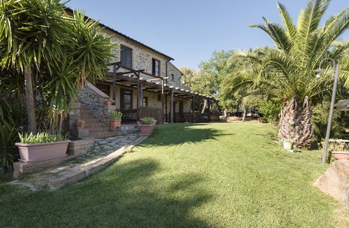 Monterotondo Marittimo Apartment | Studio apartment in farmhouse pool, nature and relaxation