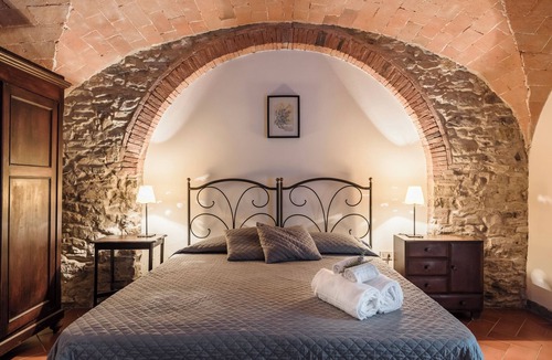 Monterotondo Marittimo House | Studio on organic farm located in ancient hamlet.
