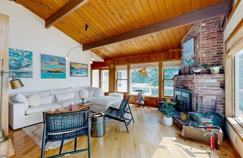 Georgetown House | Stunning artist's retreat with ocean view & amazing deck, near Reid State Park