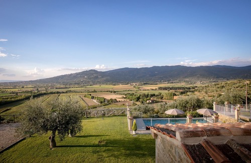 Cortona Villa | Stunning private villa with A/C, private pool, WIFI, TV, terrace, panoramic view, close to Cortona