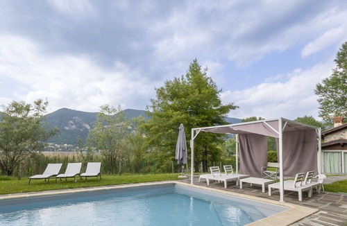 Paratico Villa | Stunning private villa for 6 people with A/C, private pool, WIFI, TV, patio and pets allowed