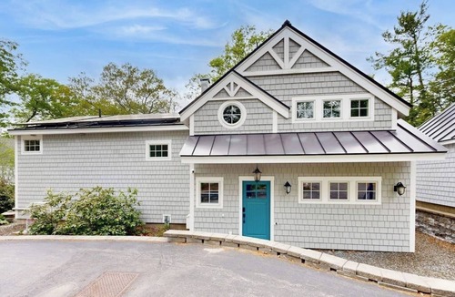 Edgecomb House | Stunning riverfront home, hot tub, BBQ, and washer & dryer
