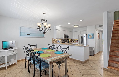 Miramar Beach House | SUMMER BOOKING SPECIALS ~ BEACH SERVICE INCLUDED ~ SPEND SOME TIME AT THE BEACH!
