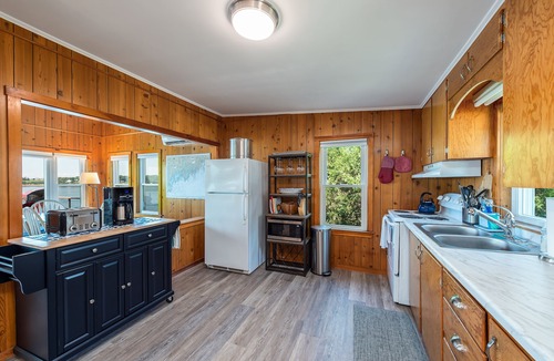Mid-Coast and Islands Cottage | Sunset Cottage - Capture Breathtaking Sunsets from this Beautiful Home