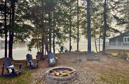 Baileyville Cabin | Sweetwater Lane – Lakefront Getaway on Pleasant Lake